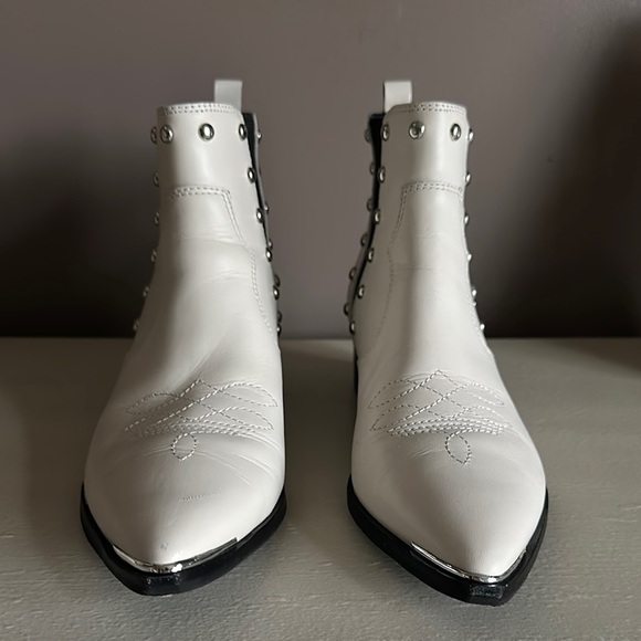 Marc Fisher White Yente Chelsea Boot Western, Stud Accents, Scalloped Stitching - Picture 2 of 10